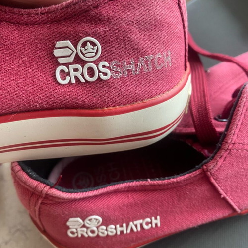 Sneakers shoes red size 43 like new with two defects