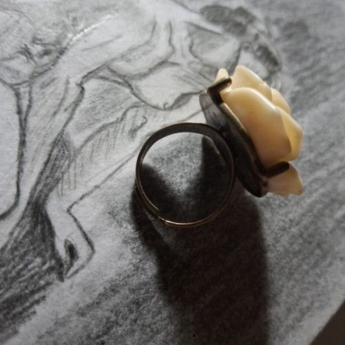 Cream rose ring like new