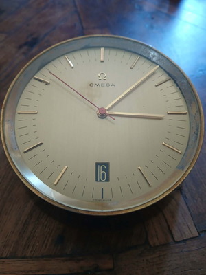 Επιτραπέζιο ρολόι Omega μεταχειρισμένο με φθορές, θέλει επισκευή