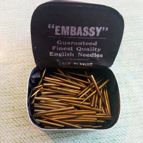 Vintage metal box with Embassy phonograph needles like new