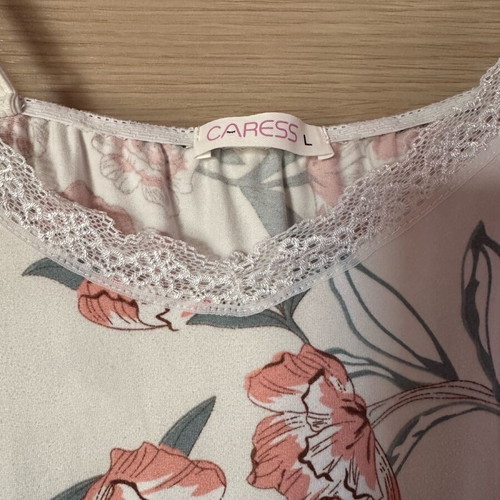 Women's floral robe and nightgown set like new, size L