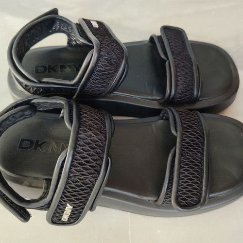 DKNY black platform sandals size 40 like new