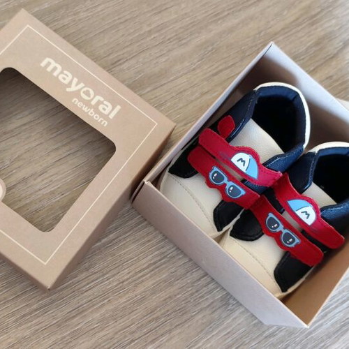 Baby shoes new, unused in box