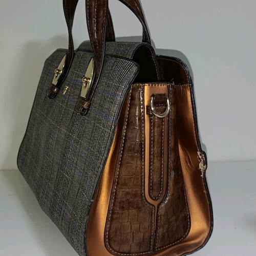 Axel plaid hand and shoulder bag like new