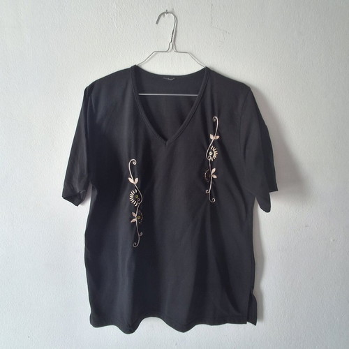 Black floral embroidered V-neck t-shirt like new