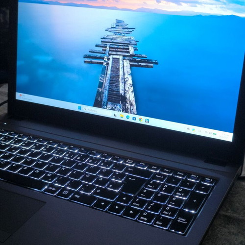 Laptop 15.6" FHD i5 7th Gen 8GB 256GB SSD Windows 11 Office σαν καινούργιο