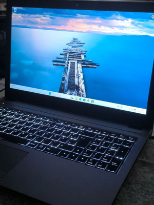Laptop 15.6" FHD i5 7th Gen 8GB 256GB SSD Windows 11 Office σαν καινούργιο