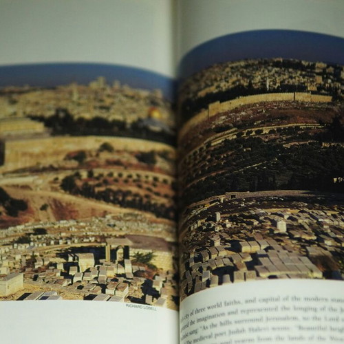 The Illustrated History of the Jewish People used English book