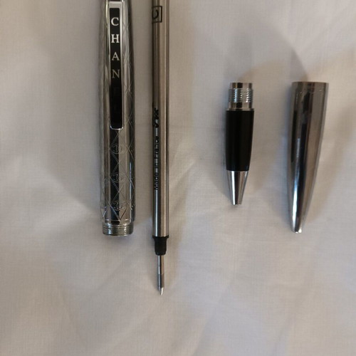 Shanel fountain pen like new, needs new refill