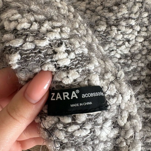 Zara neck scarf like new, white and gray