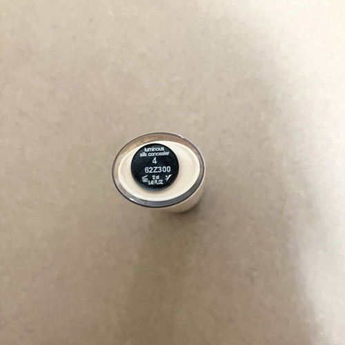 Giorgio Armani Perfect Glow Luminous Silk Concealer shade 4 light neutral new