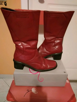Burgundy boots used size 36 with 5cm square heel