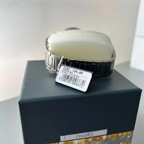 Vogue set of 2 women's watches new, gold and silver