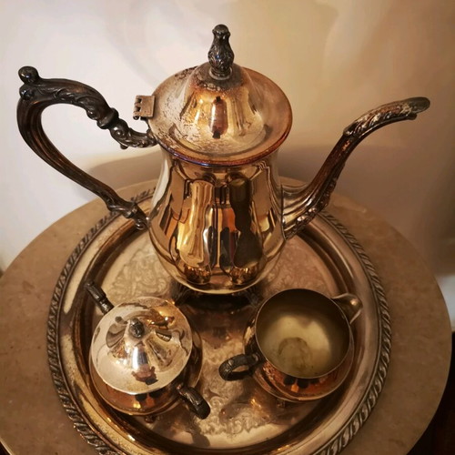 Oneida silver-plated tea set like new