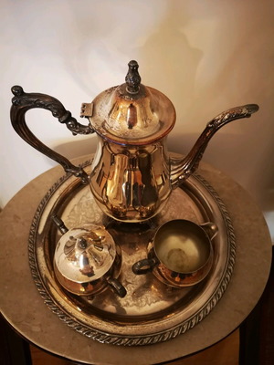 Oneida silver-plated tea set like new