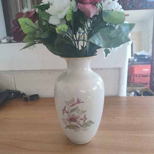 Large porcelain vase Eschenbach used with decorative flowers