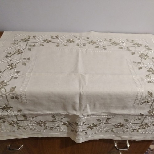 Tablecloth set of 4 pieces new