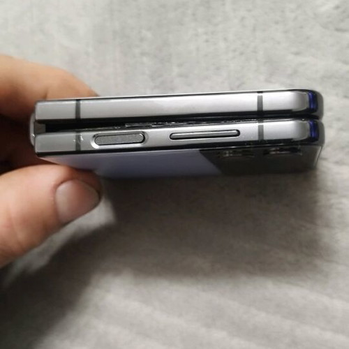 Samsung Z Flip 4 used, lilac with broken screen for parts or repair