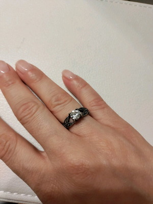 Silver solitaire ring like new, diameter 1.6