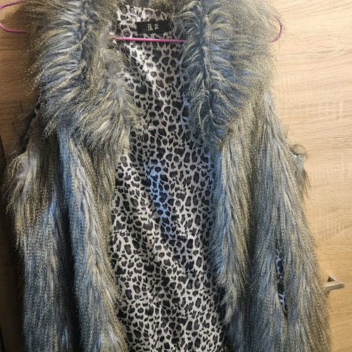 Sleeveless fur vest like new L/XL