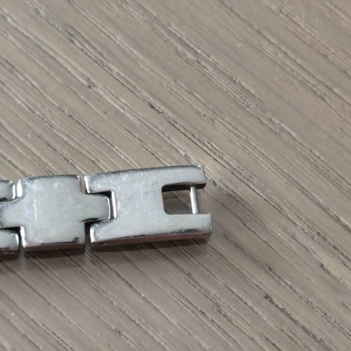 Men's bracelet silver color used with modern chain design