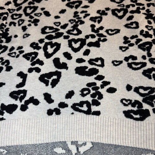 Bershka knitted sweater with embossed leopard pattern like new