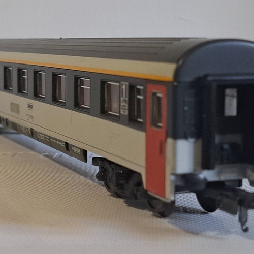 Lima HO SNCF 2 Corail passenger coaches like new