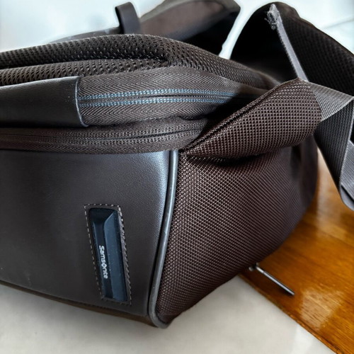 Samsonite backpack used, brown, with many compartments