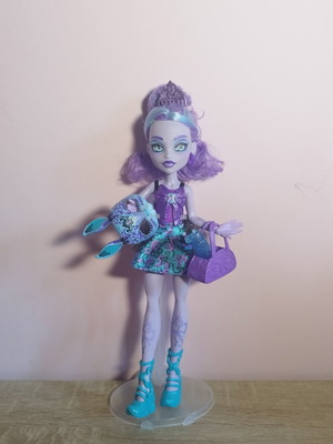Twyla Boogeyman Monster High doll like new, buried secrets haunted dance