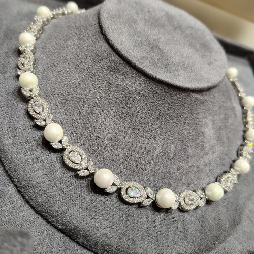 Jewelry set with zircon stones and pearls, used
