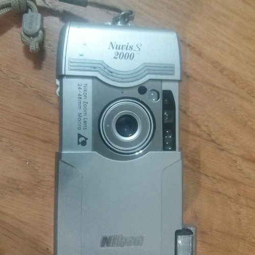 Φωτογραφική μηχανή Nikon s 2000 μεταχειρισμένη με φιλμ