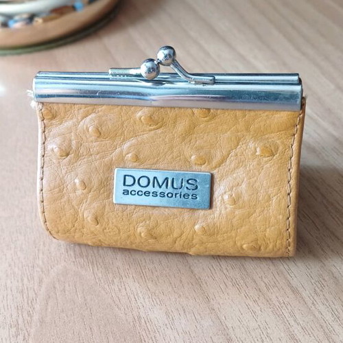 Domus leather coin purse like new brown