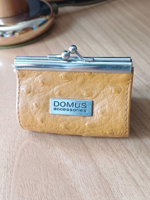 Domus leather coin purse like new brown