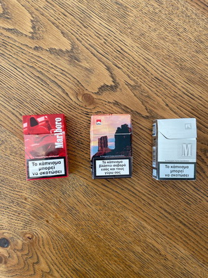 Collectible empty Marlboro packs like new, set of 3
