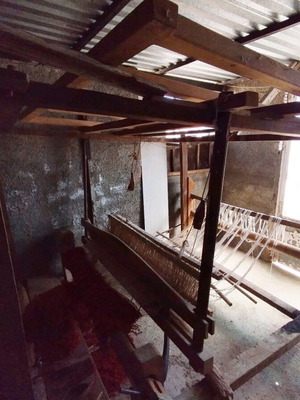 Traditional Large Loom used, dimensions 200x200x160 cm