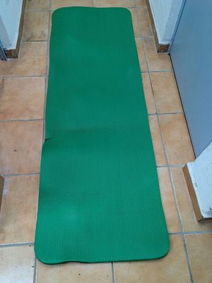 Exercise yoga mat green, like new