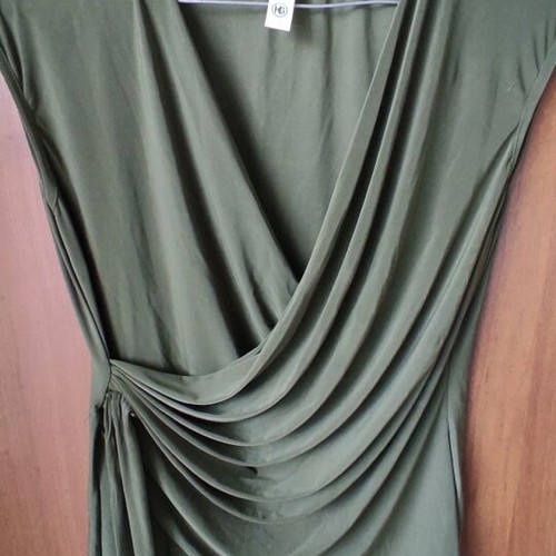 Top like new in khaki color size M