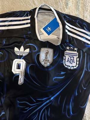 Argentina World Cup 2026 Jersey Adidas new, size Medium, Julian Alvarez 9