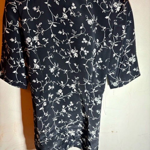 Blouse shirt like new, size M, black and white