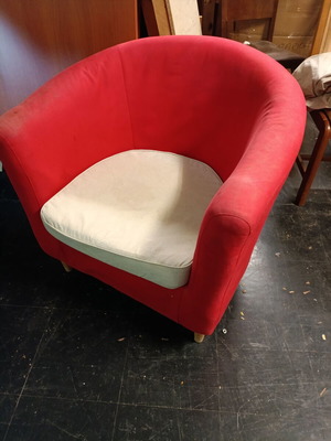 Πολυθρόνα μεταχειρισμένη 80μ*70β*40υ με δυνατότητα μεταφοράς