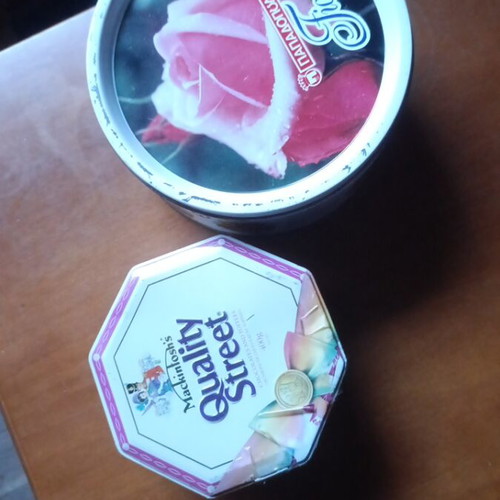Metal cookie tins used, set of 2, polygonal and round