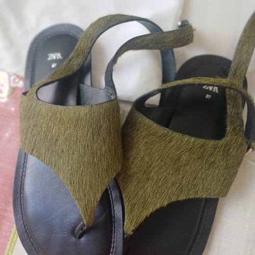 Zara leather sandals with pony skin, size 37, like new, green