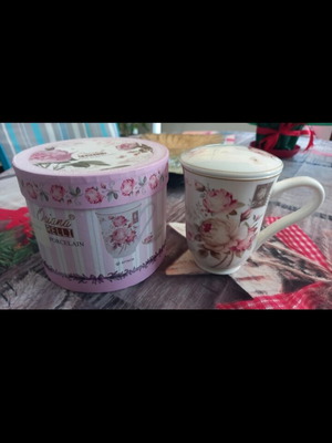 Vintage Oriana Ferelli porcelain mug with lid and box new
