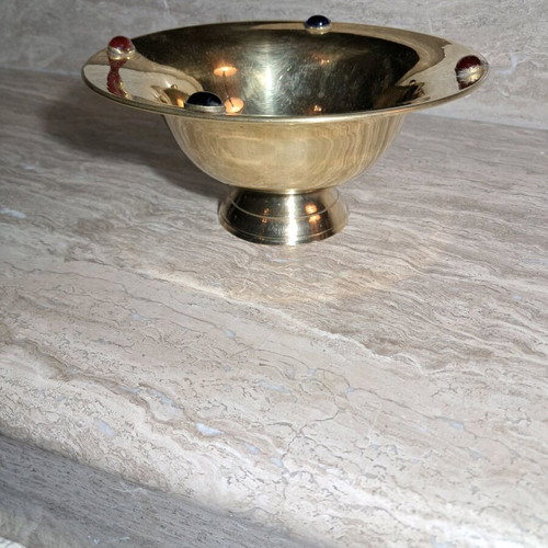 Decorative brass bowl used with 4 stones