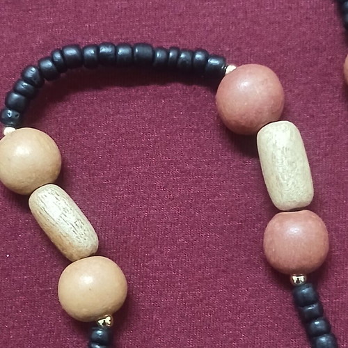 Long necklace 100 cm new, black and beige