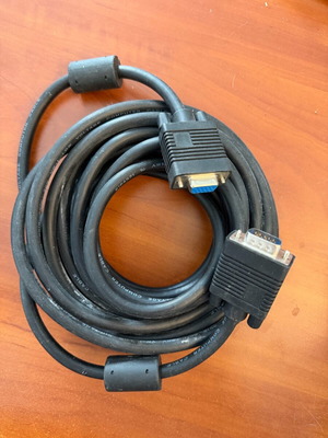 VGA extension cable used with male–female ferrite filters