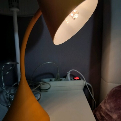 Metal desk lamp like new with touch base and three light intensities