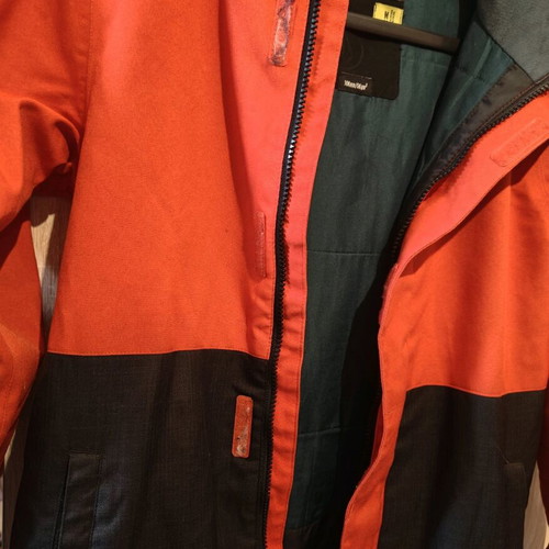 Volcom kids ski jacket used, waterproof, size medium
