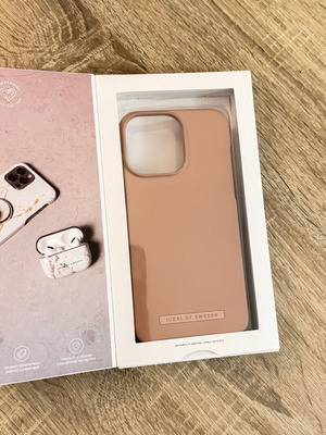iPhone 14 Pro Max Mag Safe phone case like new IDEAL OF SWEDEN