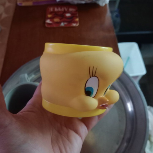 Looney Toons collectible mugs like new, set of two